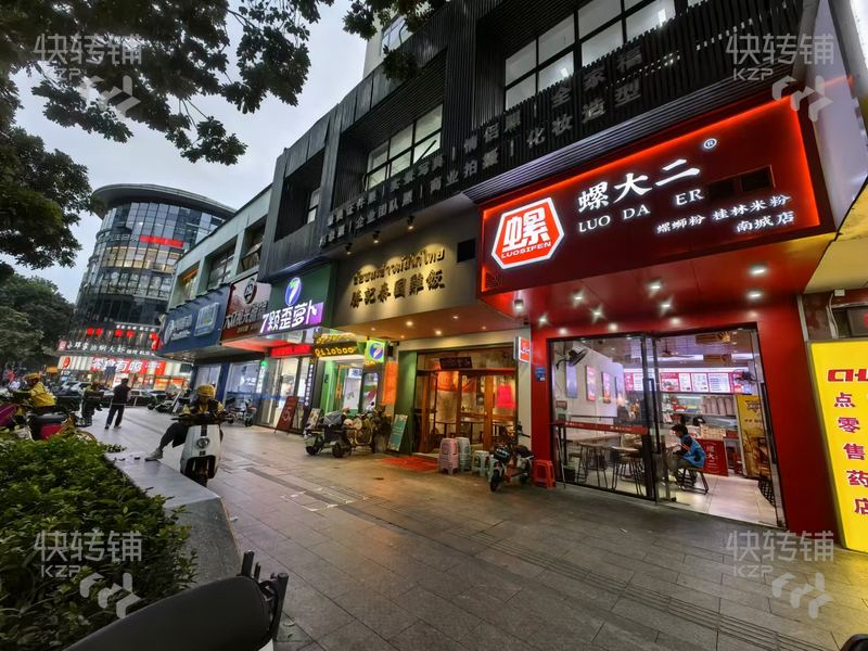 南城‘汇一城’螺蛳粉店 空铺转让【石竹花园小区楼下，旁边零食有鸣，高客流量地段，CBD核心商圈】