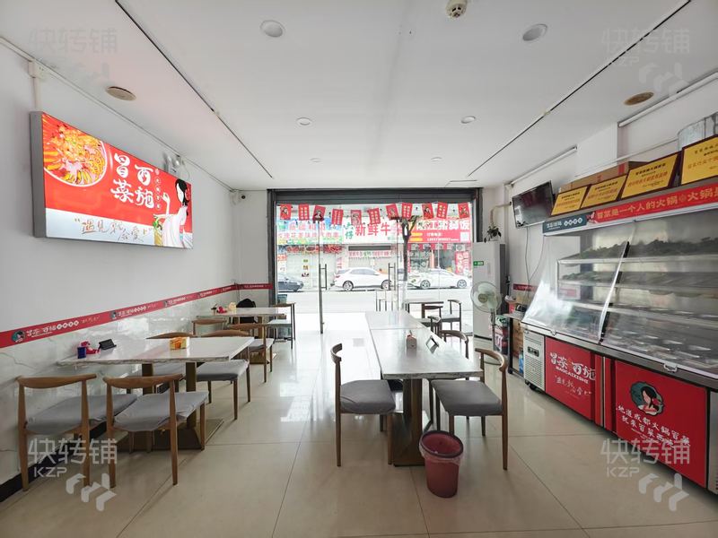 低价转，东城市中心商业街连锁冒菜麻辣烫转让【挨着星河城，人流量大，位置好，旁边市场，可空铺转让，无行业限制】