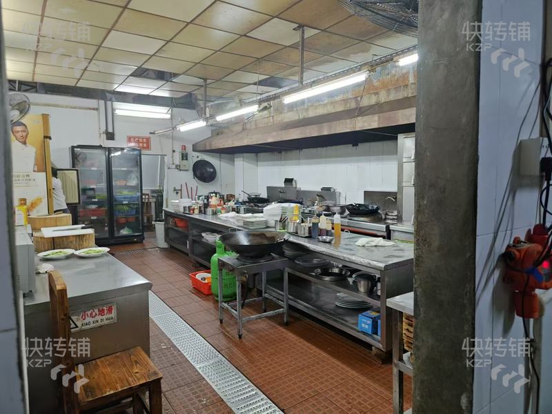 东城‘梨川家和市场’大型餐厅转让【旁边综合市场，住宅小区围绕，门口停车方便，客源稳定】