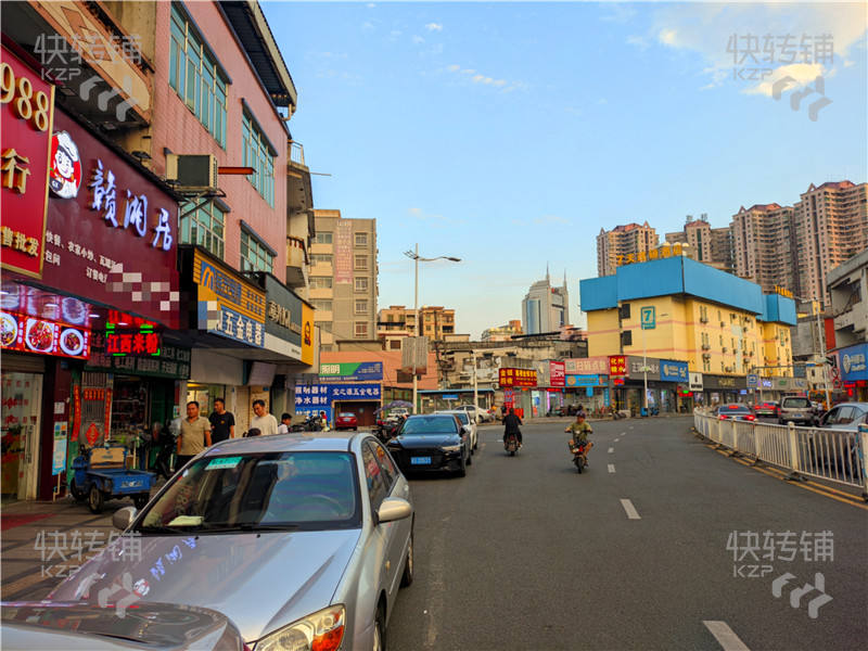 常平‘东兴路’商业街餐厅转让【挨着十字路口、近富盈广场、七天连锁酒店旁】