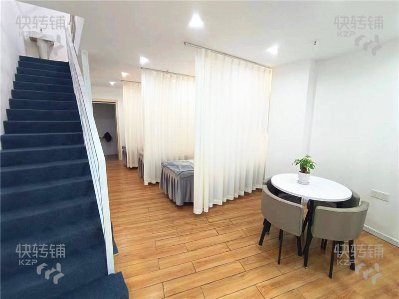低价急转！东城‘万达金街’美容美甲店转让【商业中心、小区楼环绕、繁华热闹、客源集中、富人区】