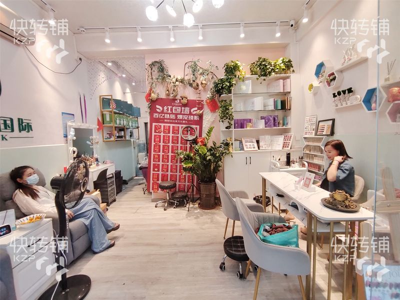 （急转）坦洲中和北街美容店转让，设备齐全，临街商铺，位置好，周边小区，出租屋密集，附近有两个大商场，是周围住户需经路 ，稳定经营七年多，会员多，有稳定客源，门口停车方便，接到赚到！！