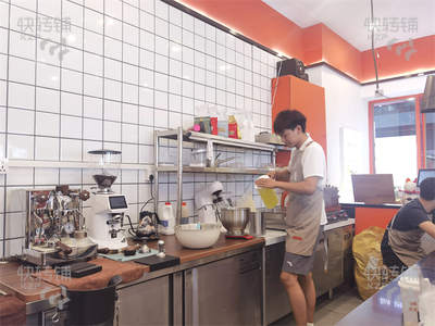 低价急转！！！东城‘万达金街’茶饮店空铺转让【无行业限制！！！拐角位、网红街、生意旺、老客户多】