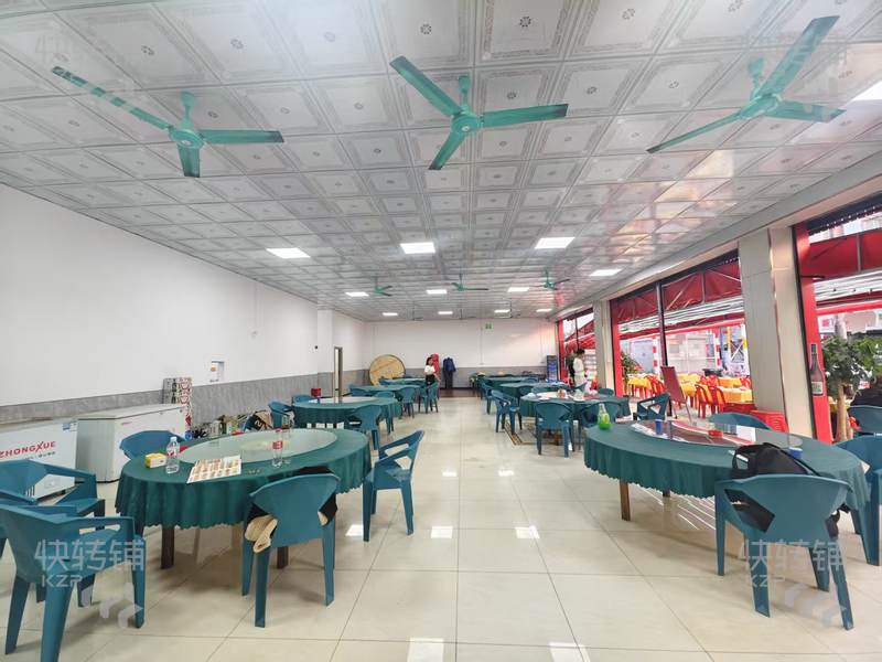 东城山湖路‘夜宵餐饮店’转让【处夜市街、周边工厂、学校、住宅区、大型商场旁，可空转】