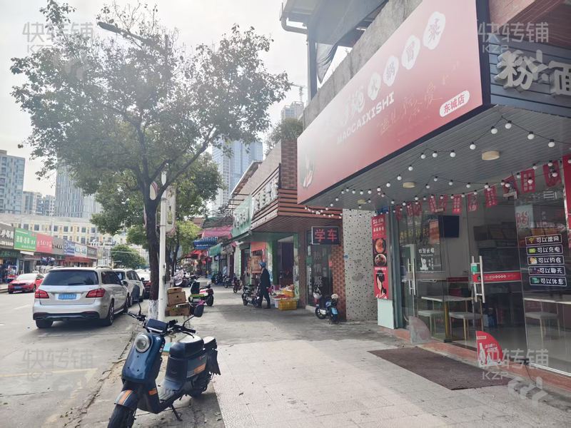 低价转，东城市中心商业街连锁冒菜麻辣烫转让【挨着星河城，人流量大，位置好，旁边市场，可空铺转让，无行业限制】