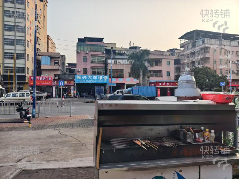 东城山湖路‘夜宵餐饮店’转让【处夜市街、周边工厂、学校、住宅区、大型商场旁，可空转】