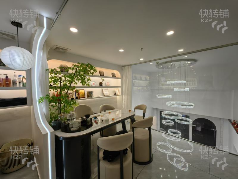 石碣‘骏隆豪景花园’美容美发店转让【全新精装、周边几个大型购物广场、几个大型住宅小区、商圈人气旺】可空转