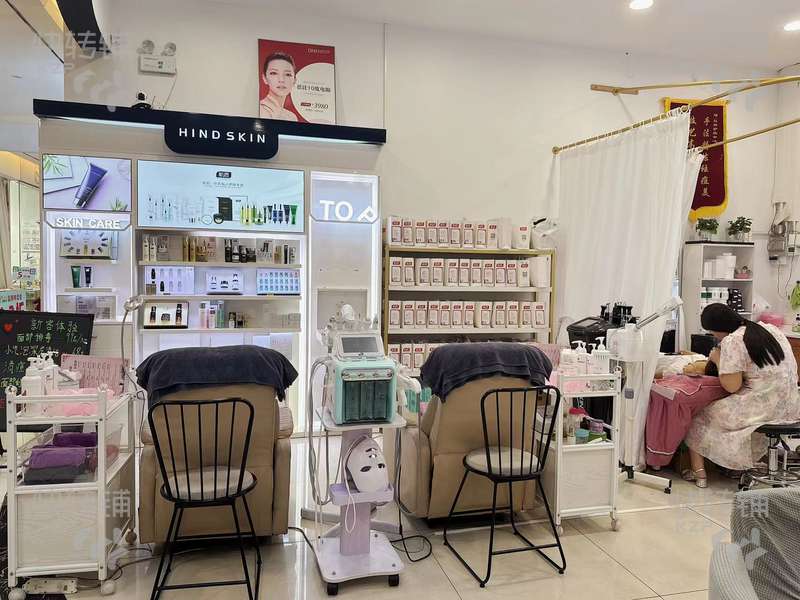企石昌盛新天地化妆品美容店转让【位置很好、下电梯第壹家、逛街必行之路、已经营4年多、会员质量高】