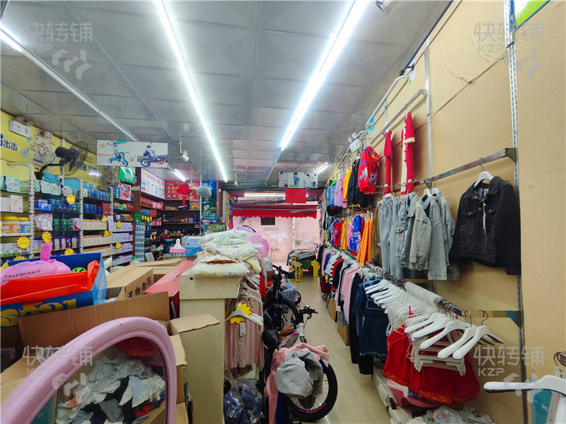 东城主山童装店转让/可空转【十年老店、市场入口处、周边住宅密集】