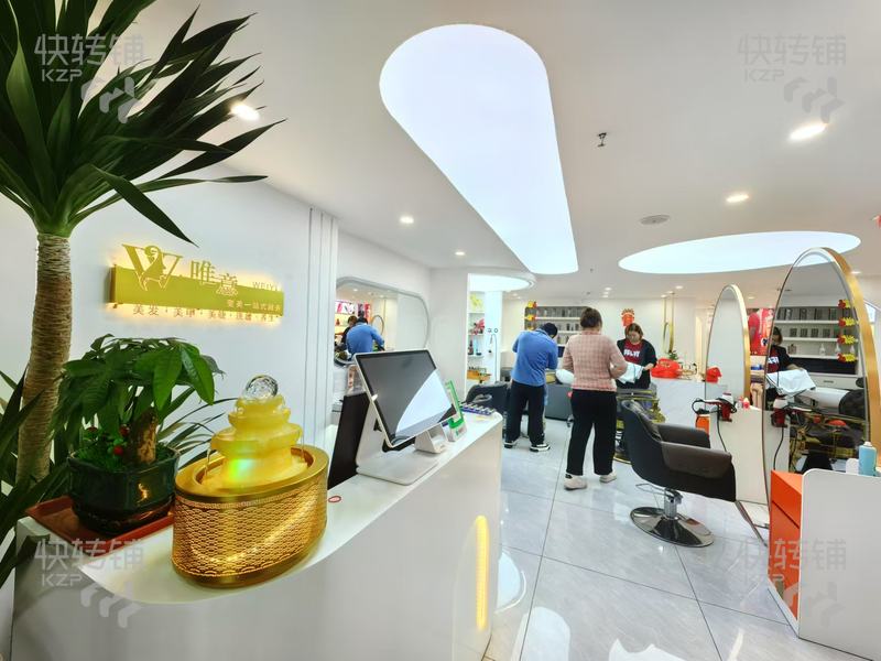 石碣‘骏隆豪景花园’美容美发店转让【全新精装、周边几个大型购物广场、几个大型住宅小区、商圈人气旺】可空转