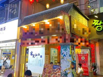东城中心旺铺餐饮店转让 位于出入口位置【娱乐商业气氛浓厚，高端小区环绕，带固定客源】看店提前预约，下午联系