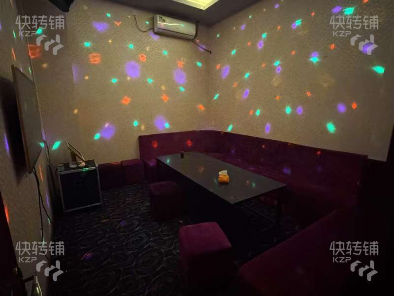 塘厦莲湖新村‘清吧’低价转让/空铺【正对面万客来购物广场、附近天虹、沃尔玛、几个小区围绕，适合做任何行业】