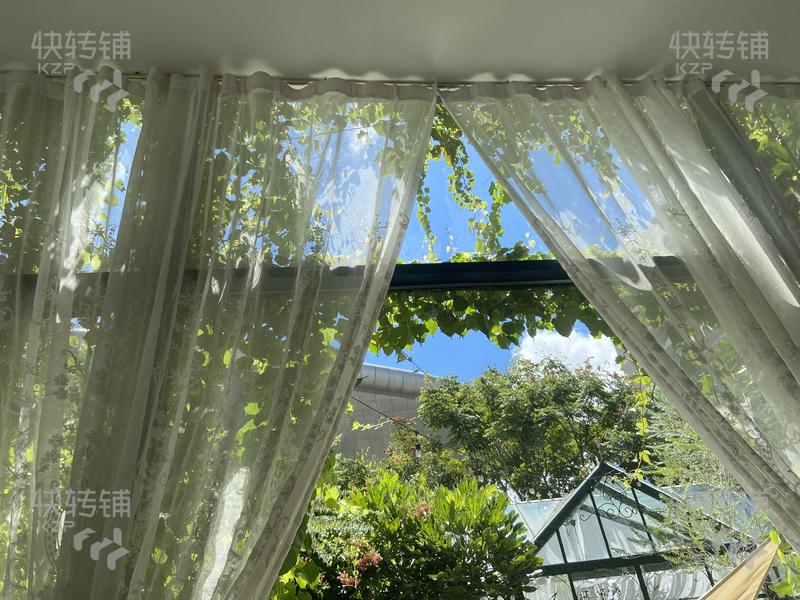 四年老店整转）石岐电科大盈利中咖啡店转让，莫奈花园式花房咖啡馆，唯美有氛围感，附近学校、大型小区、商圈等围绕，做了四年多，有稳定的熟客回头客和好口碑。适合做咖啡、简餐、西餐、蛋糕、小吃、私房菜，餐饮 等都可以，无行业限制，欢迎咨询联系！