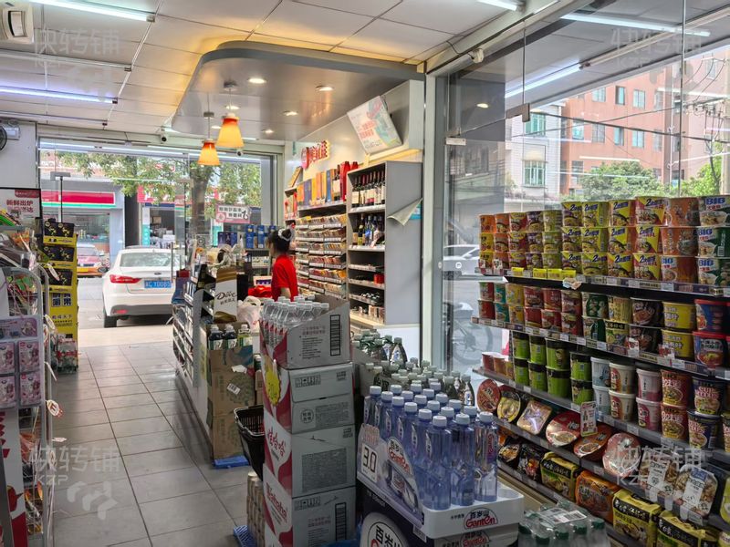 石碣‘兴龙路’营业额3500美宜佳转让【拐角位、周边大小工厂多、楼上、周边公寓住宅楼】