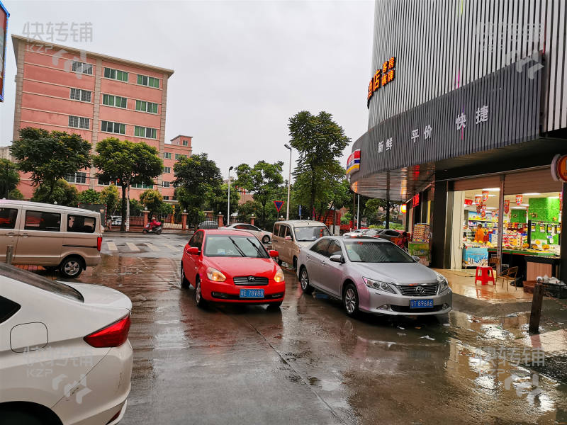 （急转）东凤镇东富路乐家嘉生活超市价格可谈，现另外一卡转租，面积70方，租金4000/月