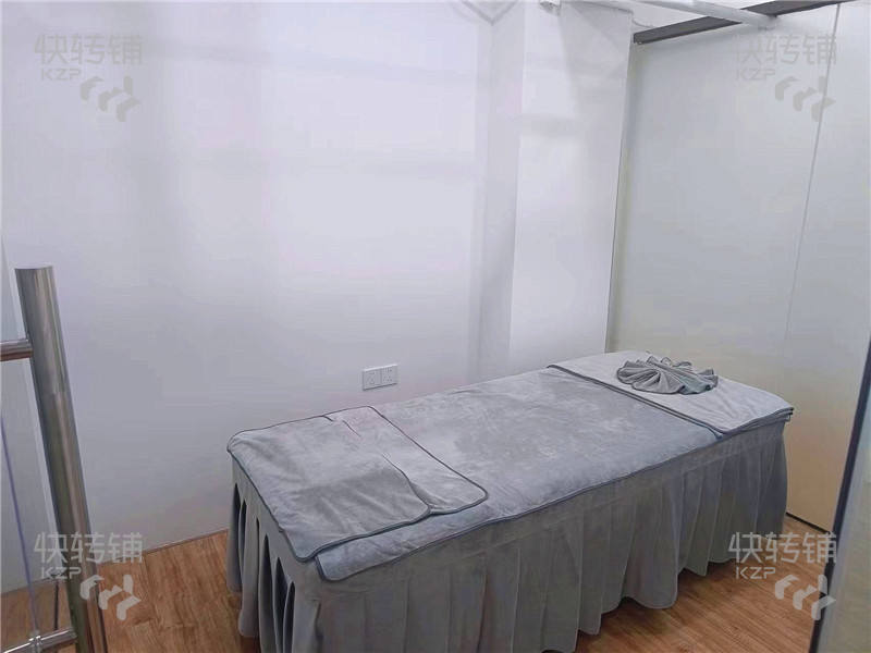 低价急转！东城‘万达金街’美容美甲店转让【商业中心、小区楼环绕、繁华热闹、客源集中、富人区】