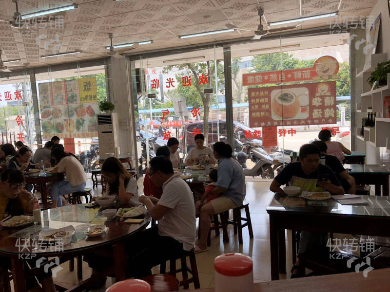 急转）东凤镇旺铺餐饮转让，经营6年，熟客多。人流大，附近小区，住宅多，接手就是赚钱，接到赚到。，