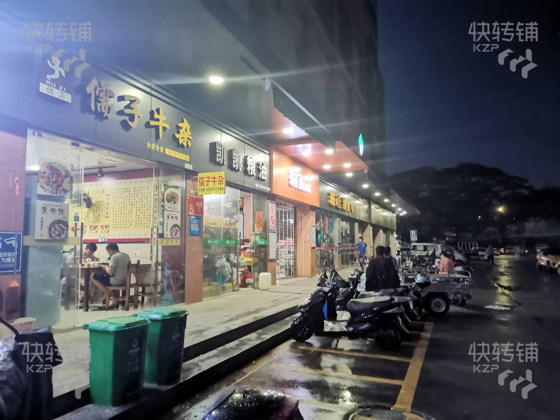 东区菜丁长江综合市场东门店铺转让，两卡门面，一卡通向马路，一卡通向市场，包2万押金一起，价格可谈！