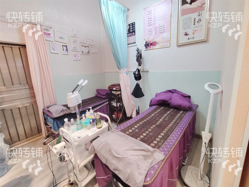 （急转）坦洲中和北街美容店转让，设备齐全，临街商铺，位置好，周边小区，出租屋密集，附近有两个大商场，是周围住户需经路 ，稳定经营七年多，会员多，有稳定客源，门口停车方便，接到赚到！！