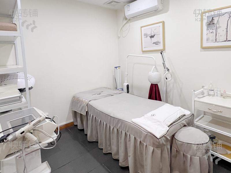 急转东城大型小区美容养生馆转让/可空铺【上下两层，周围小区住宅密集，可经营：办公、足疗采耳按摩、咖啡、冷饮小吃等】