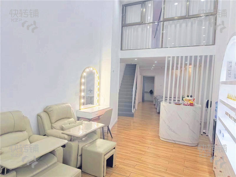 低价急转！东城‘万达金街’美容美甲店转让【商业中心、小区楼环绕、繁华热闹、客源集中、富人区】