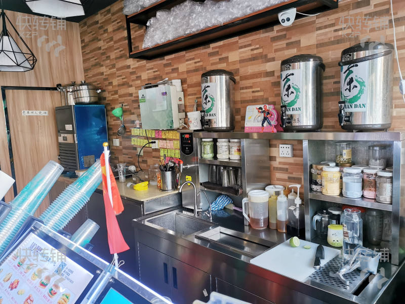 （转让）东升坦背中佰超市旁（抹简单）冷饮奶茶店，位置好，人流大，设备齐全（进货渠道➕商业配方➕包技术）接手马上开店！
