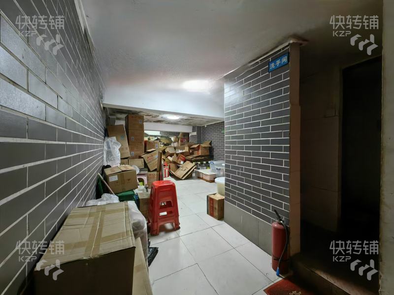 南城‘汇一城’螺蛳粉店 空铺转让【石竹花园小区楼下，旁边零食有鸣，高客流量地段，CBD核心商圈】