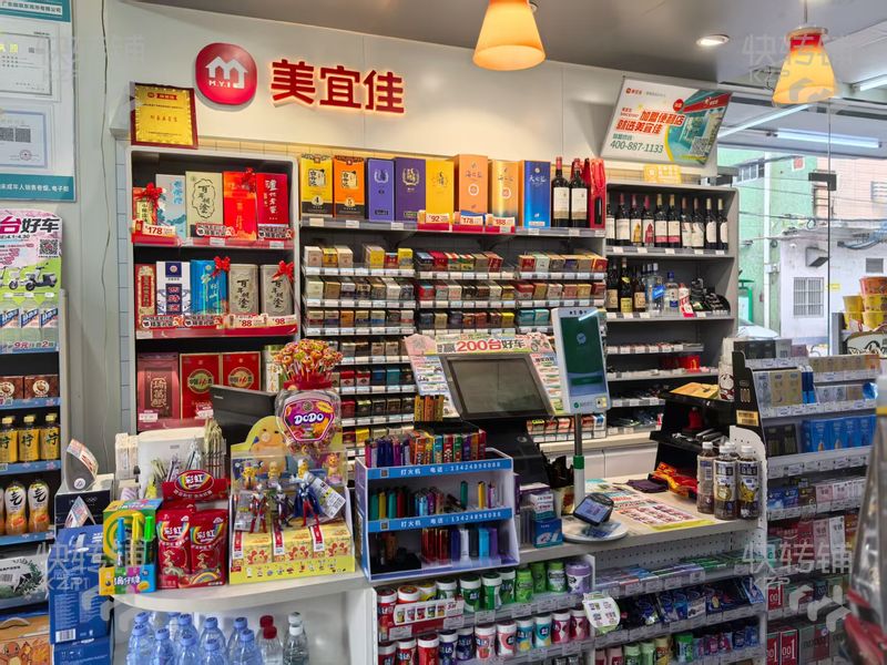 石碣‘兴龙路’营业额3500美宜佳转让【拐角位、周边大小工厂多、楼上、周边公寓住宅楼】