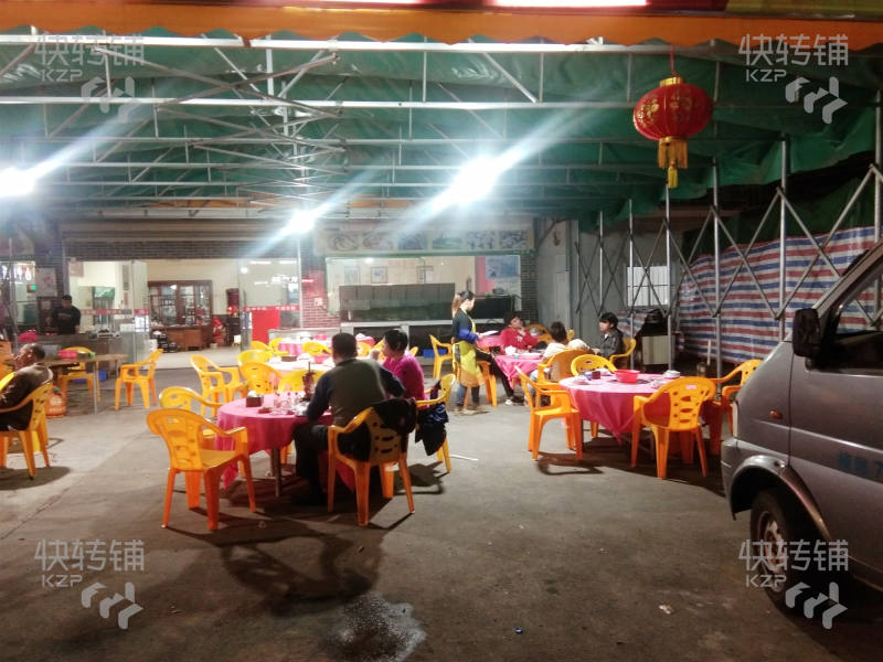 （旺铺急转）东凤惠泰商业广场宵夜餐馆转让，附近工厂，出租屋，市场，位置好，手续，设备齐全，同行业接手即可盈利！欢迎前来洽谈~