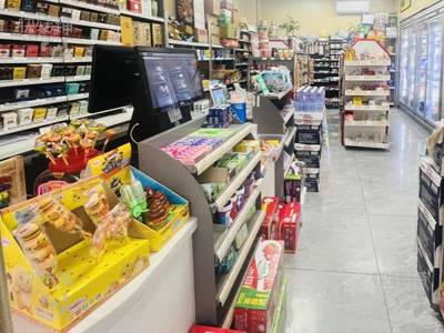 塘厦‘石潭埔崖山公园’出入口便利店转让【营业额4000+、宵夜美食一条街、公寓出入口一楼、工业区围绕】