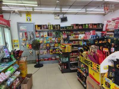 塘厦平山繁荣街路口处便利店转让【正对面百货商场，周围夜市街，人流集中，8年老店，回头客多】