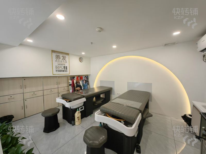 石碣‘骏隆豪景花园’美容美发店转让【全新精装、周边几个大型购物广场、几个大型住宅小区、商圈人气旺】可空转