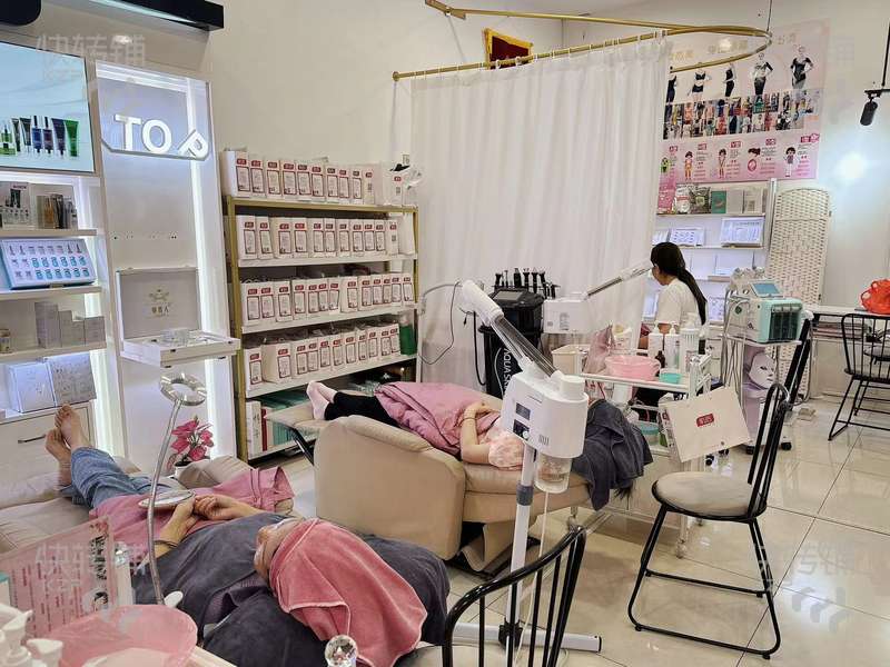 企石昌盛新天地化妆品美容店转让【位置很好、下电梯第壹家、逛街必行之路、已经营4年多、会员质量高】