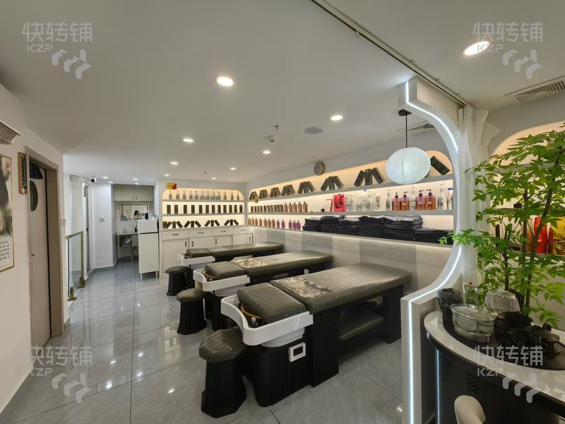 石碣‘骏隆豪景花园’美容美发店转让【全新精装、周边几个大型购物广场、几个大型住宅小区、商圈人气旺】可空转