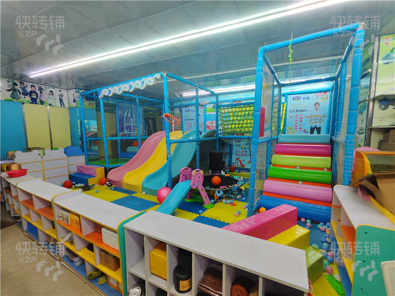 东城主山童装店转让/可空转【十年老店、市场入口处、周边住宅密集】