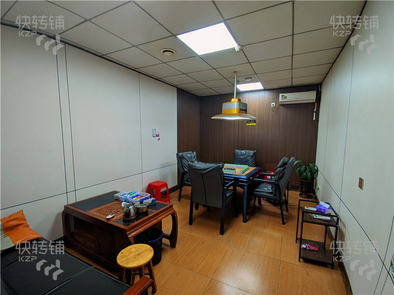 东城主山‘天骄湾酒店内’台球室转让【万达正对面、办公写字楼、住宅密集、客源稳定，可空转】