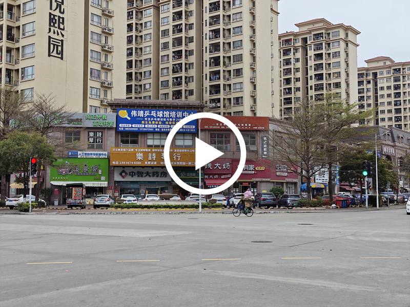 可空转（急转）大转角十字路口靓铺）经营四年多成熟稳定，西区龙光水悦馨园生鲜超市转让，包押金3万一起，路口转角位置十分好！！隔壁是西区中心小学，且周边小区众多入住率高，不愁生意【有熟客回头客还有社区群，烟草证13级，可外摆，接手即可经营！】空转，适合各行业！