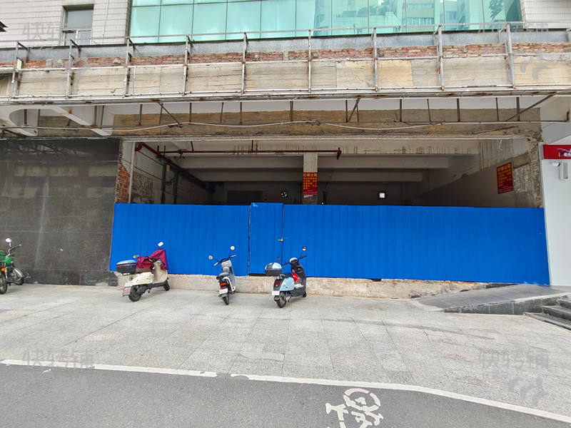 禅城石湾榴苑路六号赵一鸣零食隔壁空铺招租【适合行业多，这条街全是住宅小区，客流稳定】