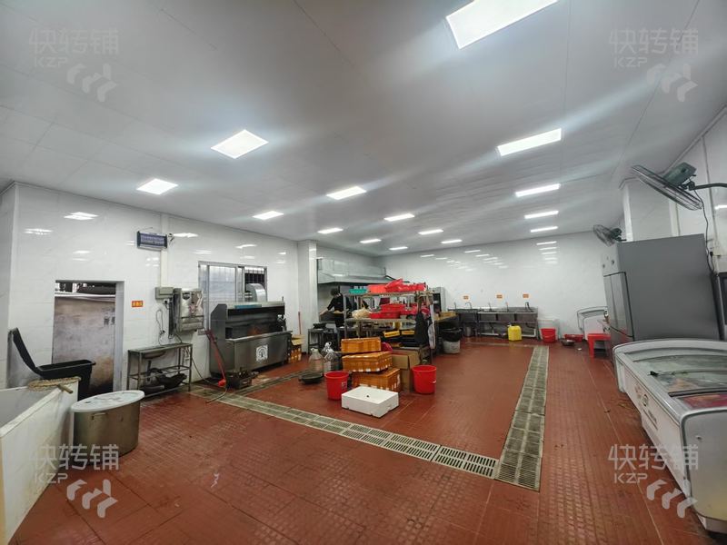 东城山湖路‘夜宵餐饮店’转让【处夜市街、周边工厂、学校、住宅区、大型商场旁，可空转】