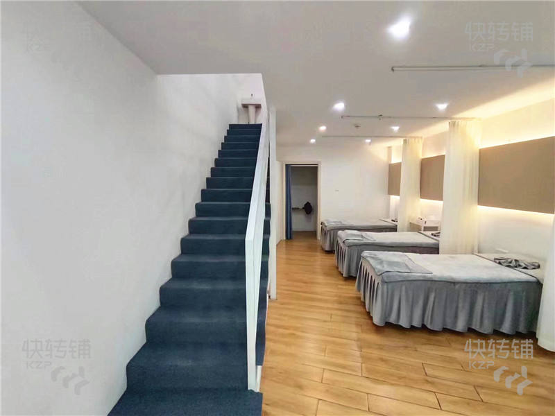 低价急转！东城‘万达金街’美容美甲店转让【商业中心、小区楼环绕、繁华热闹、客源集中、富人区】
