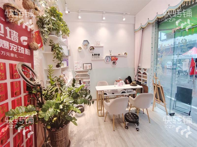 （急转）坦洲中和北街美容店转让，设备齐全，临街商铺，位置好，周边小区，出租屋密集，附近有两个大商场，是周围住户需经路 ，稳定经营七年多，会员多，有稳定客源，门口停车方便，接到赚到！！