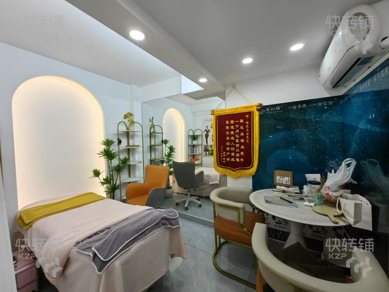 石碣‘骏隆豪景花园’美容美发店转让【全新精装、周边几个大型购物广场、几个大型住宅小区、商圈人气旺】可空转
