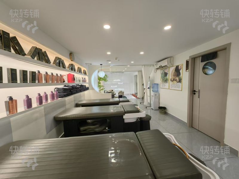 石碣‘骏隆豪景花园’美容美发店转让【全新精装、周边几个大型购物广场、几个大型住宅小区、商圈人气旺】可空转