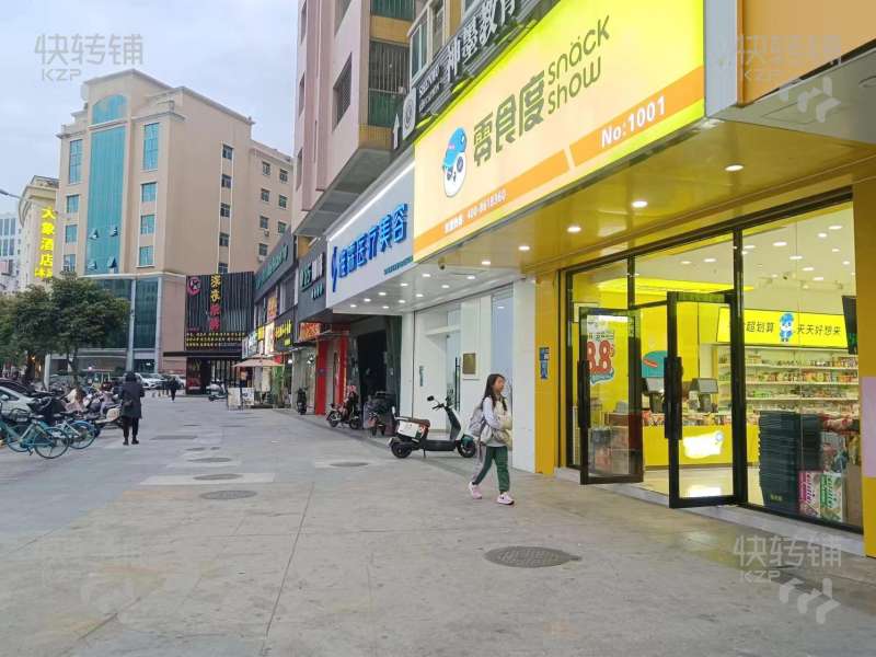 长安城市花园零食店转让【小区出入口，商业中心地段，人流量很大，可做其他行业】
