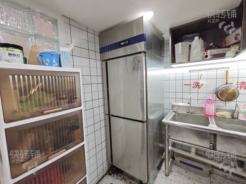 可空转（急转（东区利和繁华商圈旁）经营3年多有熟客回头客）石岐白水井欢囍冰粉糖水店转让，美食商业街！！去往市场、步行街、学校幼儿园都经过。租金便宜，上下两层带阁楼和房间，环境舒适、干净。可明火，设备齐全，投入十几万现低价转让，欢迎咨询联系！！！