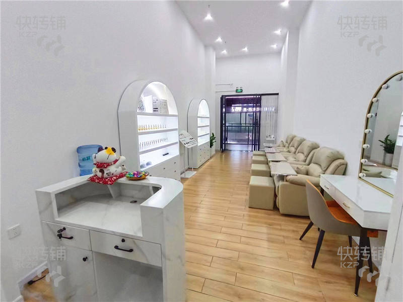 低价急转！东城‘万达金街’美容美甲店转让【商业中心、小区楼环绕、繁华热闹、客源集中、富人区】