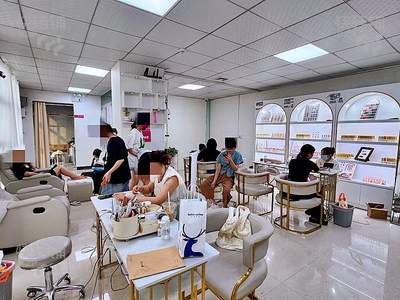 石碣‘新风车路’美甲美睫店转让【会员100+、停车方便、镇中心消费集中地段，周边镇政府、学校、住宅等】